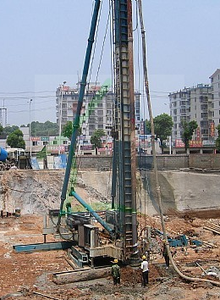 引孔（長螺旋鉆機(jī)）